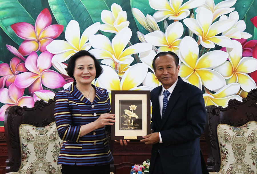 Bộ trưởng Phạm Thị Thanh Trà thăm và làm việc với Học viện Chính trị - Hành chính Quốc gia Lào