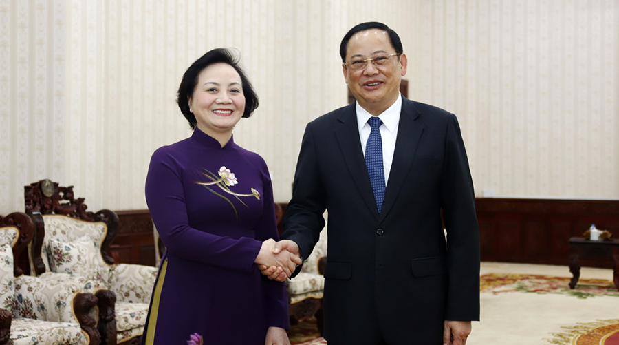 Bộ trưởng Bộ Nội vụ Việt Nam Phạm Thị Thanh Trà hội kiến Thủ tướng Chính phủ Lào Sonexay Siphandone
